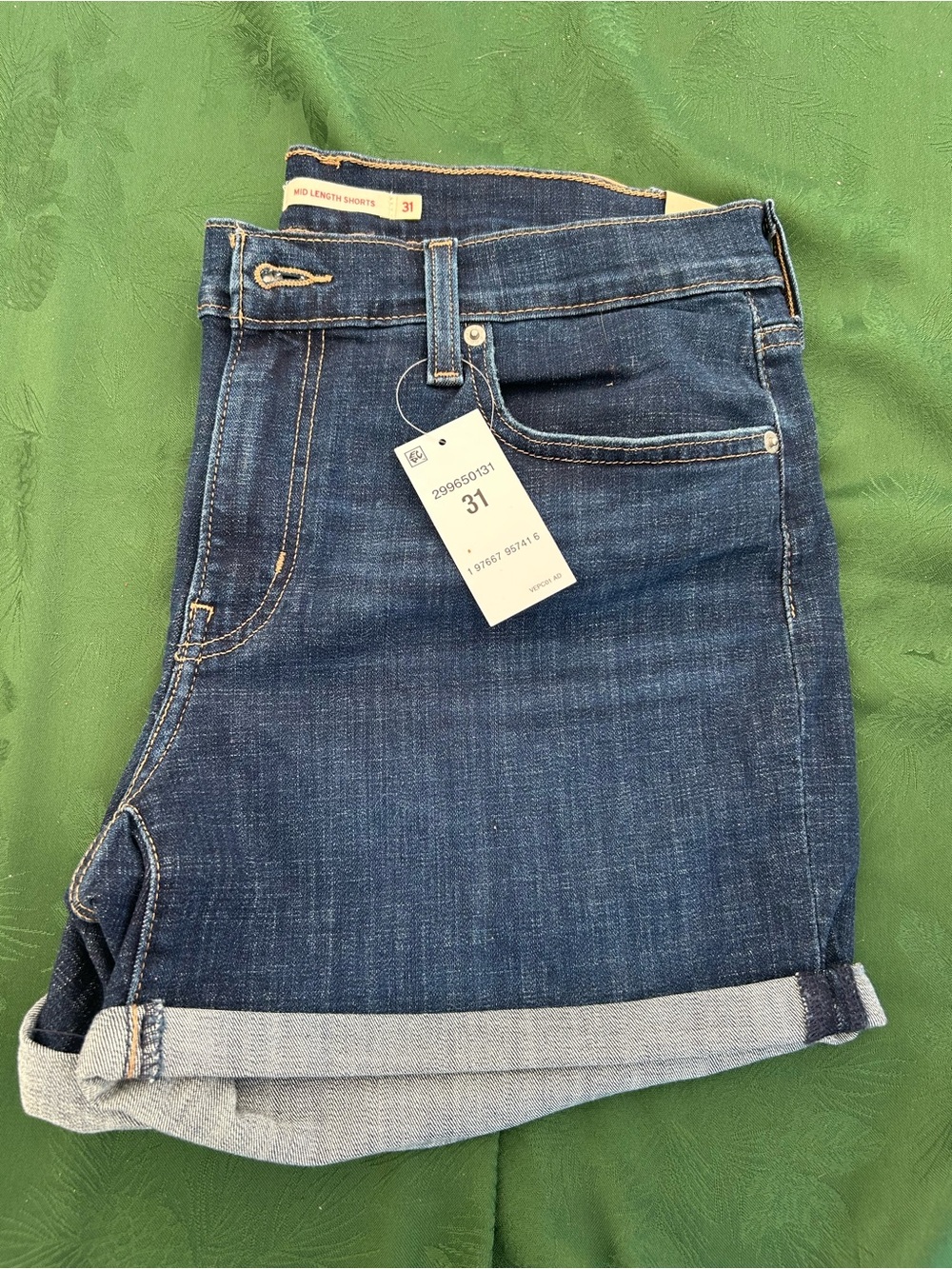 Levi’s Classic Dark Wash Denim Shorts - Size 31